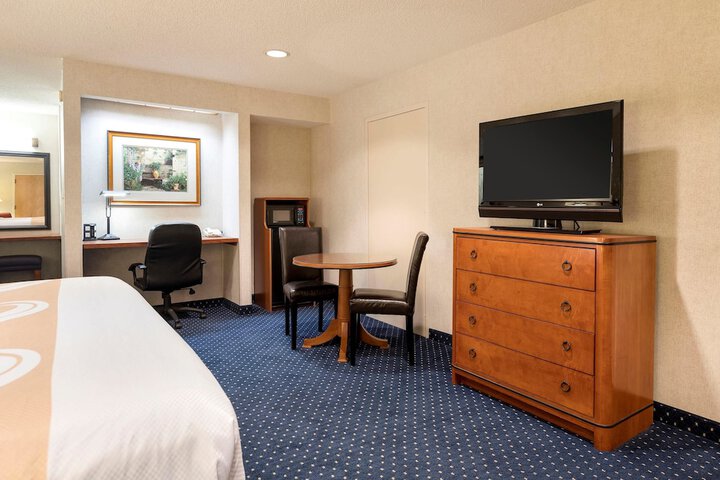 Room 21 of 38