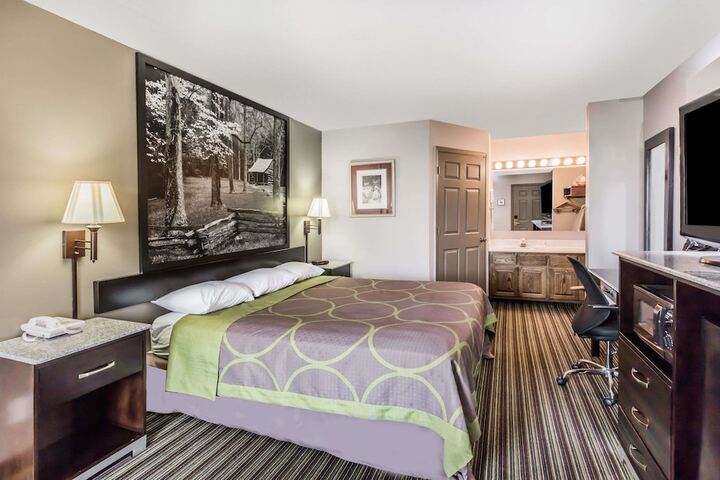 Room 6 of 13