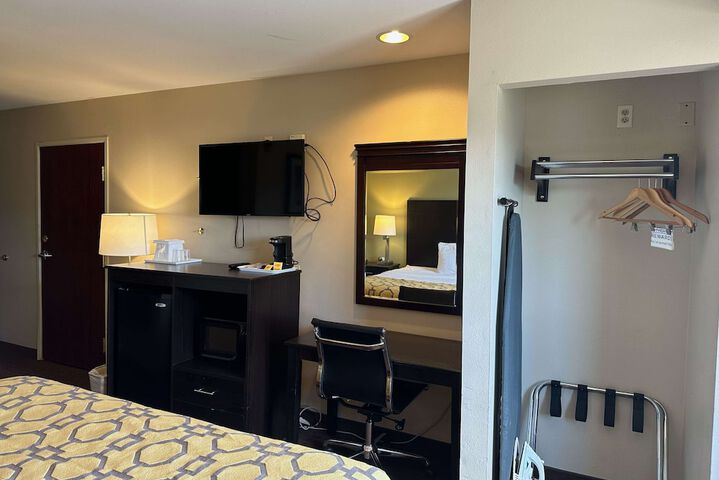 Room 14 of 33
