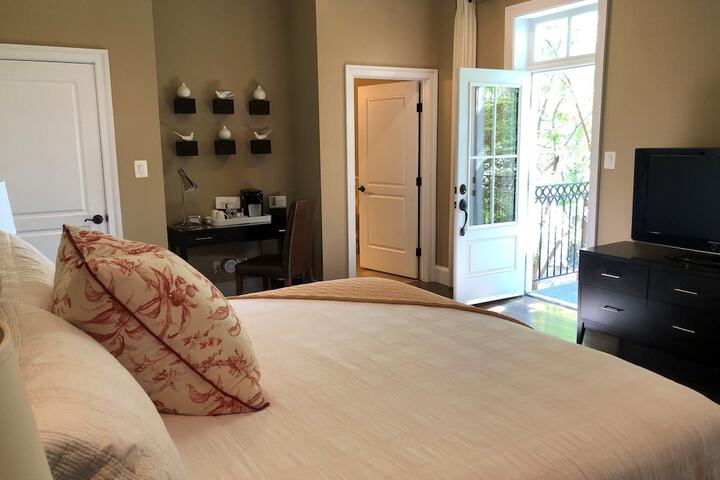 Room 40 of 168