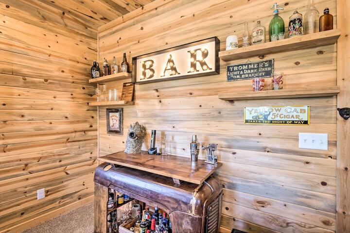 Jefferson Cabin w / Fire Pit: Near Hiking Trails!