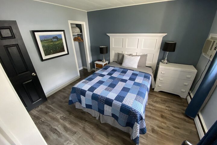 Room 26 of 102