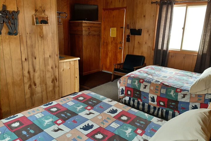 Sunshine Motel and Cabins