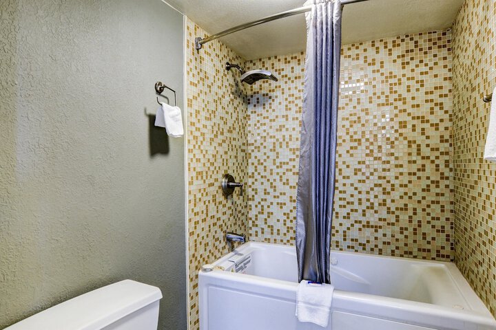 Room 20 of 33