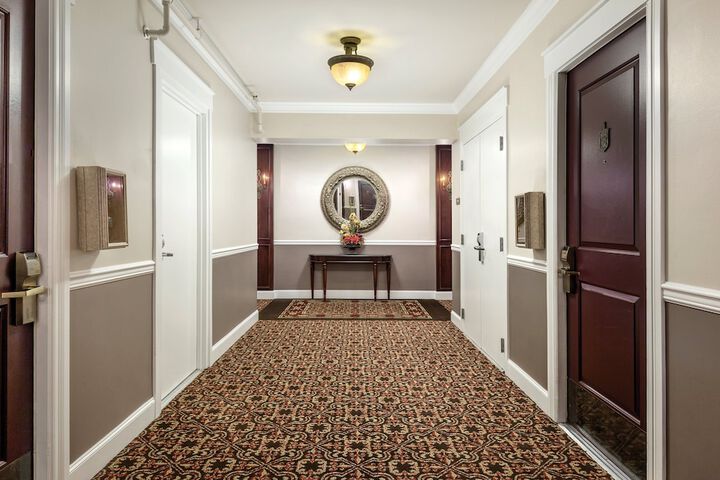 Ballroom/Hall 12 of 13