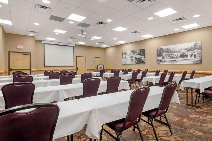Best Western Premier The Lodge on Lake Detroit