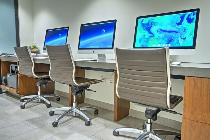 Business Center 80 of 82