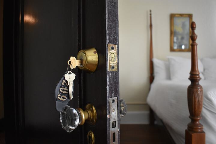 Room 42 of 104