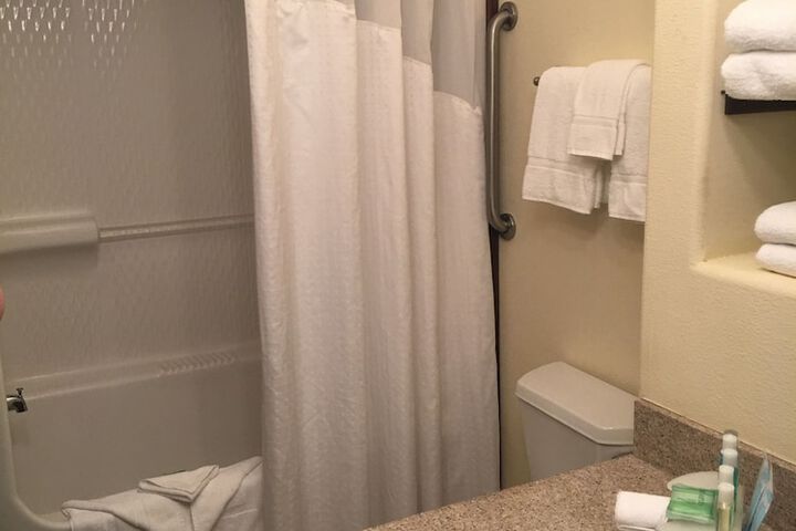 Room 16 of 39
