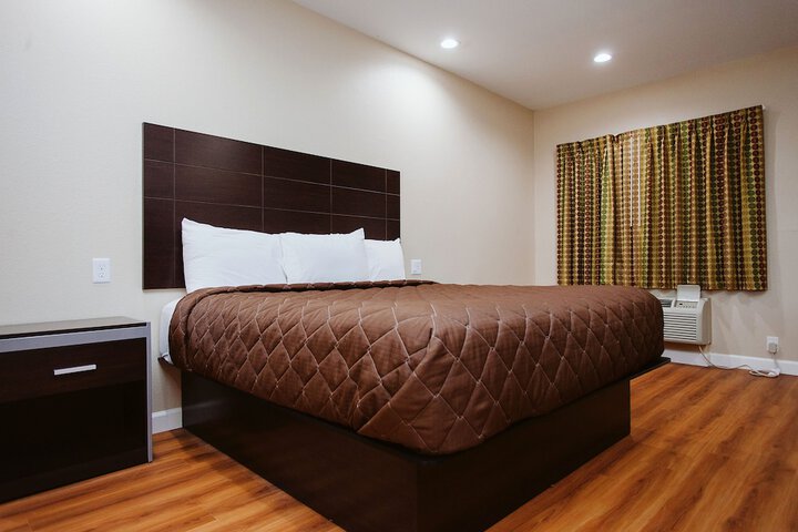 Room 30 of 46