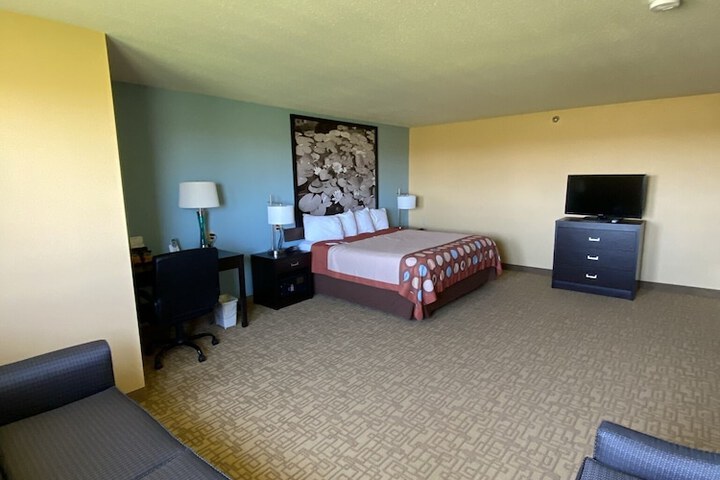 Super 8 by Wyndham Jackson MN