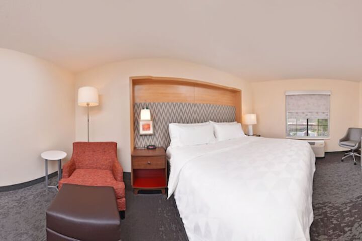 Room 25 of 41