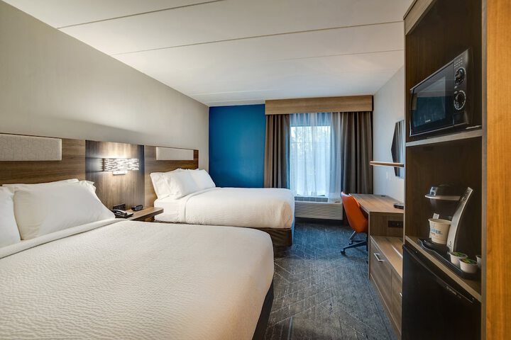 Room 33 of 48
