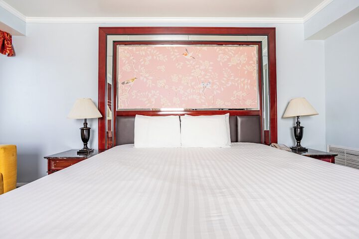 Room 33 of 87