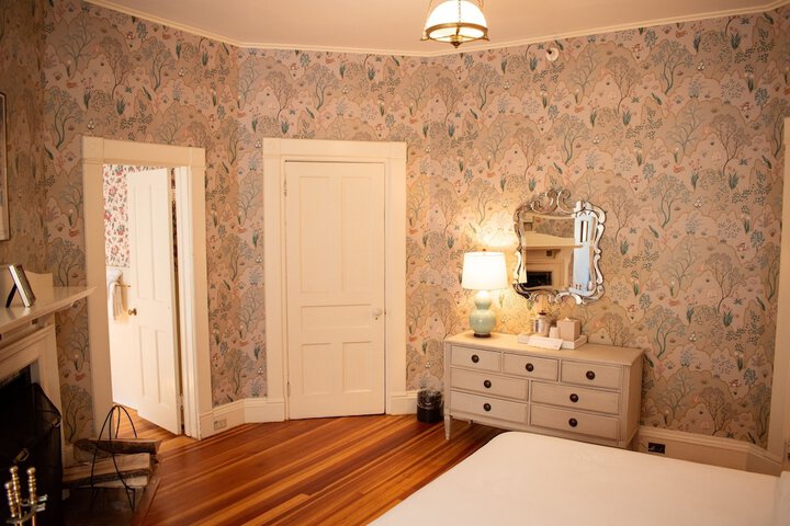 Room 98 of 132