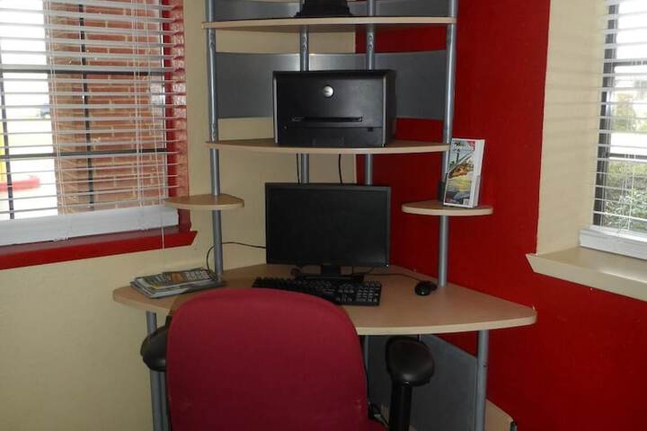 Business Center 26 of 27