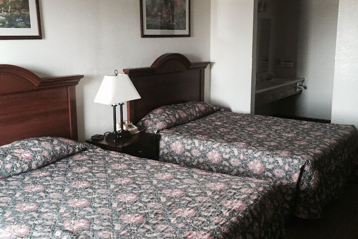 Room 5 of 8