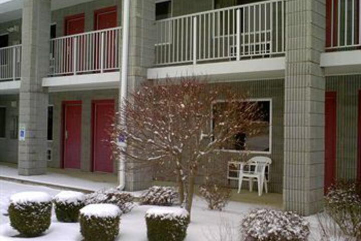 Campton Parkway Inn