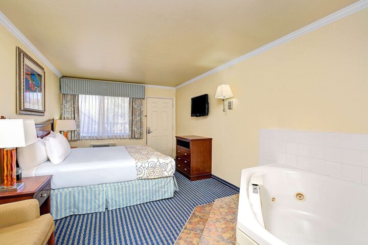 Super 8 by Wyndham Santa Cruz Beach