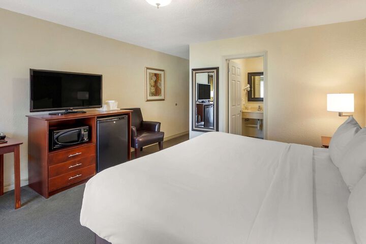Room 16 of 52
