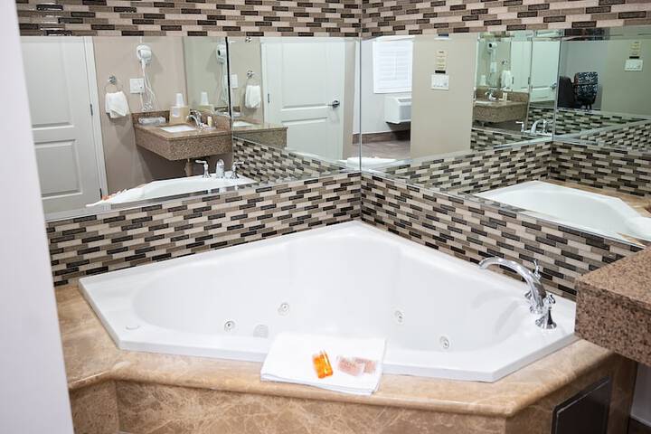 Hot Tub 33 of 37
