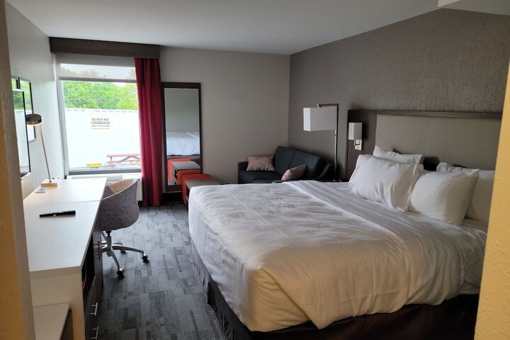 Room 77 of 108