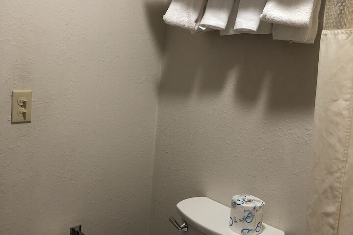 Room 12 of 33