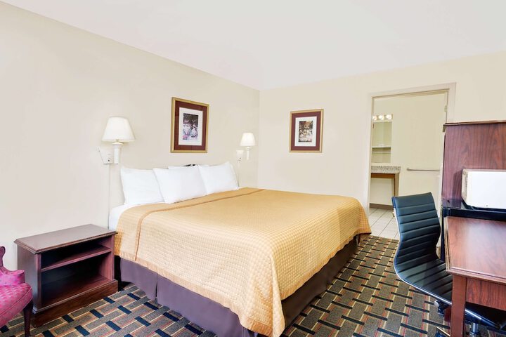 Room 7 of 15
