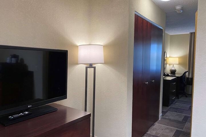 Room 4 of 30