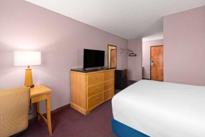 Smart Choice Inn and Suites