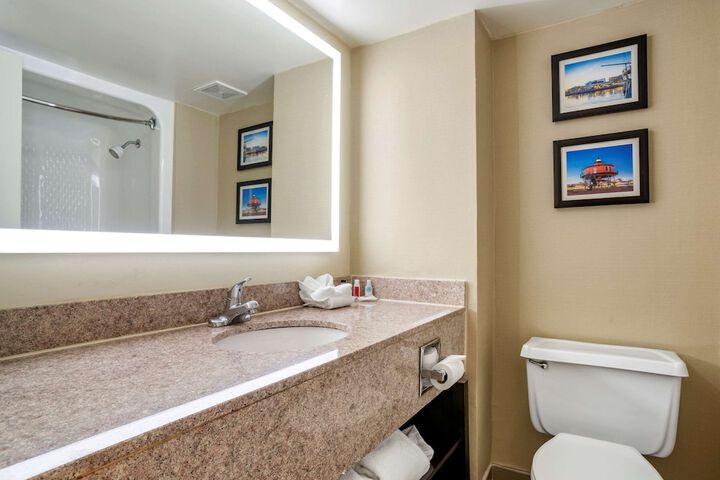 Room 8 of 33