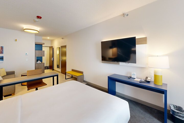 Room 30 of 48