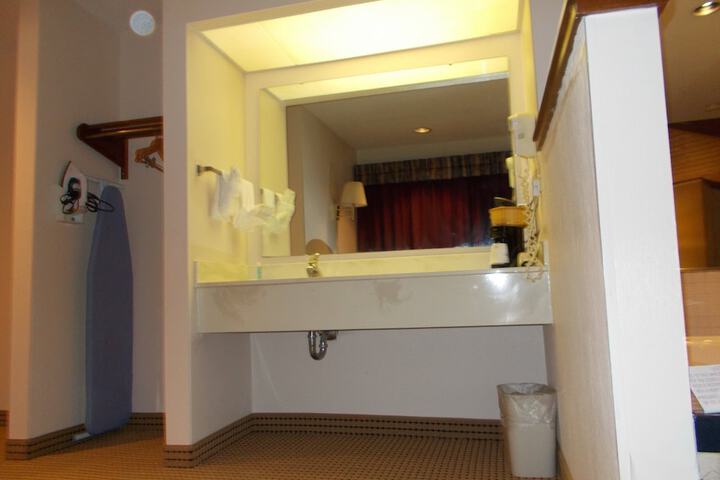 Room 11 of 18