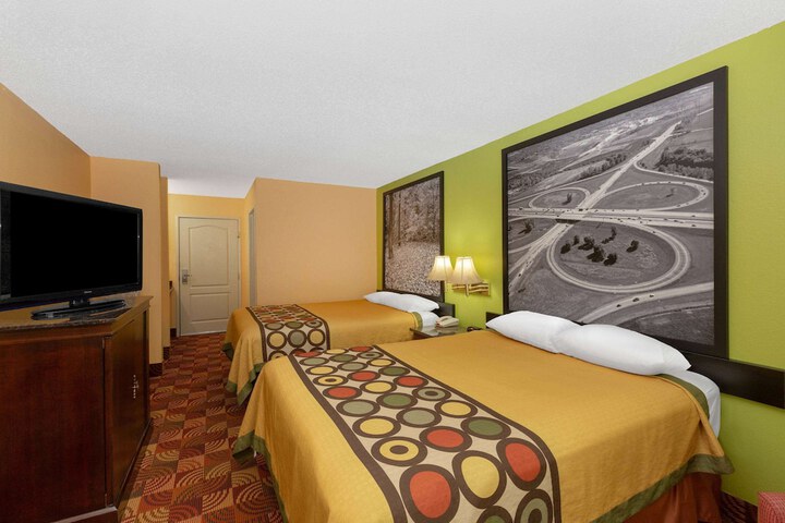 Room 6 of 15