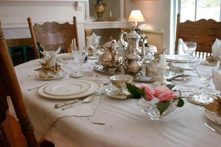 Dining 15 of 19