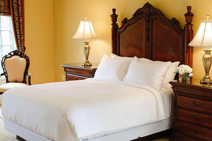 Riverbend Inn and Vineyard