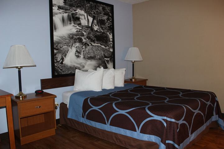 Room 6 of 32