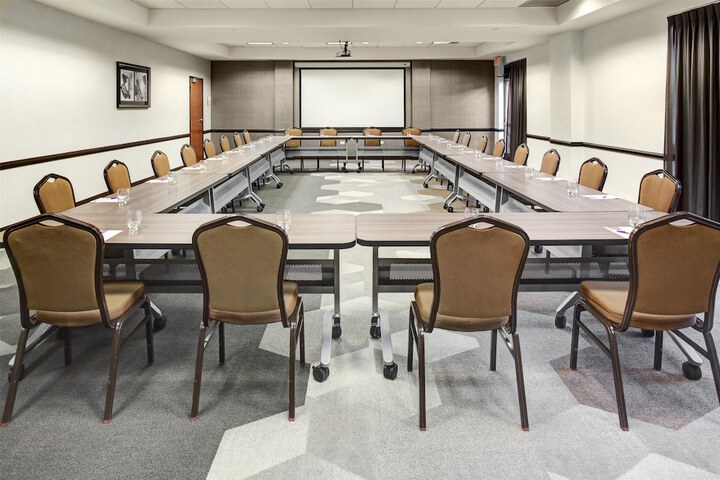 Hyatt Place Sacramento / Rancho Cordova