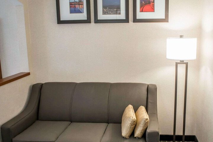 Comfort Suites Portland Southwest