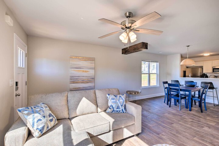 Greer Getaway w / Smart TV 1 Mi to Dtwn!