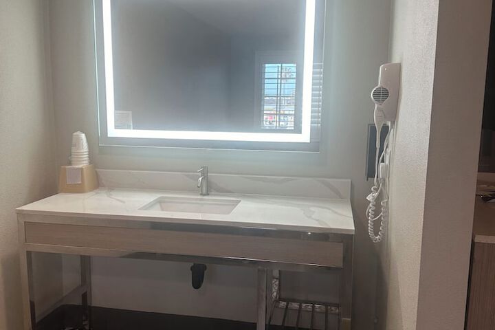 Room 47 of 103