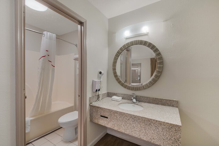 Room 20 of 33