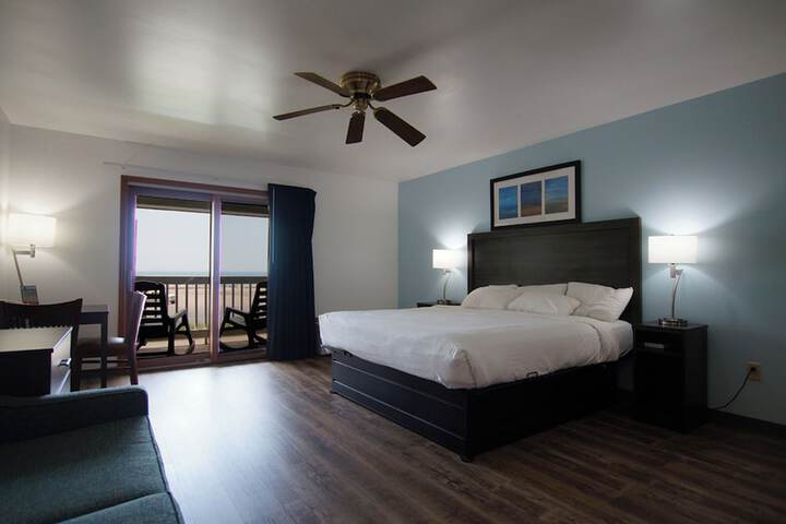 Snyders Shoreline Inn