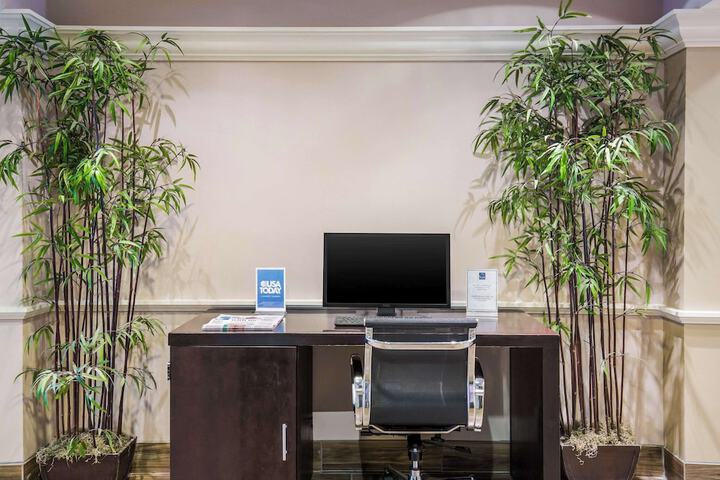 Sleep Inn & Suites Dunmore