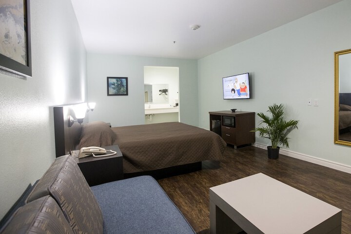 Room 18 of 23