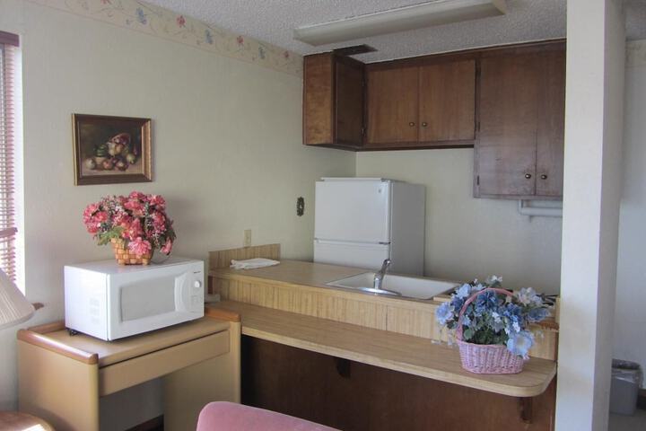 Warrick Plaza Inn