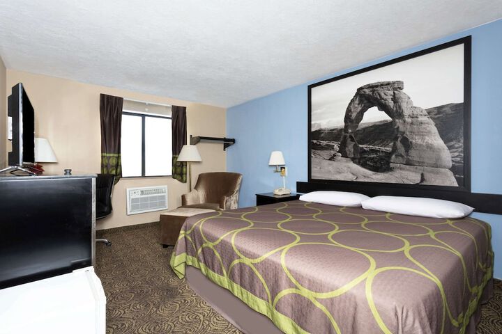 Room 10 of 15