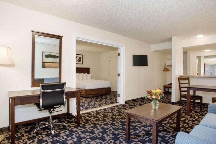Room 12 of 40