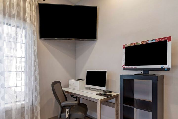 Business Center 32 of 32