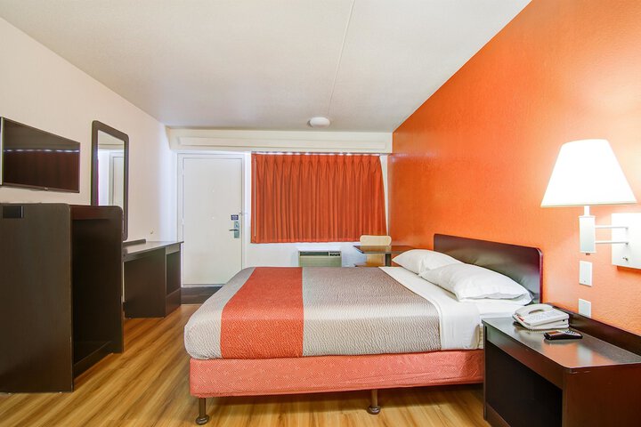 Room 18 of 30